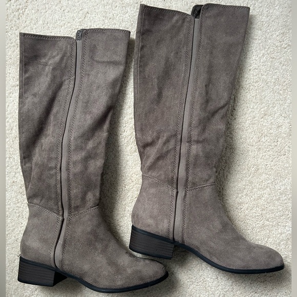 NWOT gray knee length boots - Picture 4 of 4